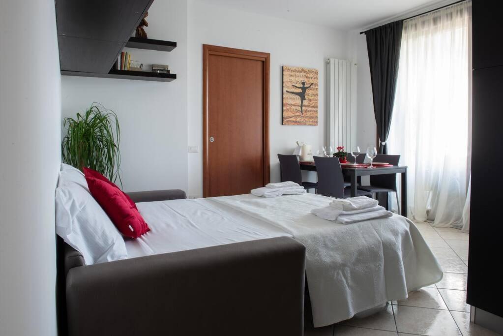 Bella Ciao Airport Apartment Seriate Bagian luar foto